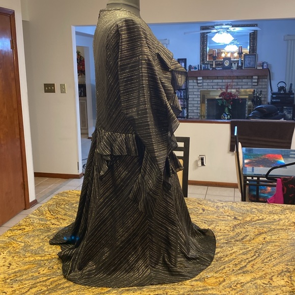 BCBG NWOT sharp looking black/gold, see measurements in photos below. - Picture 4 of 7